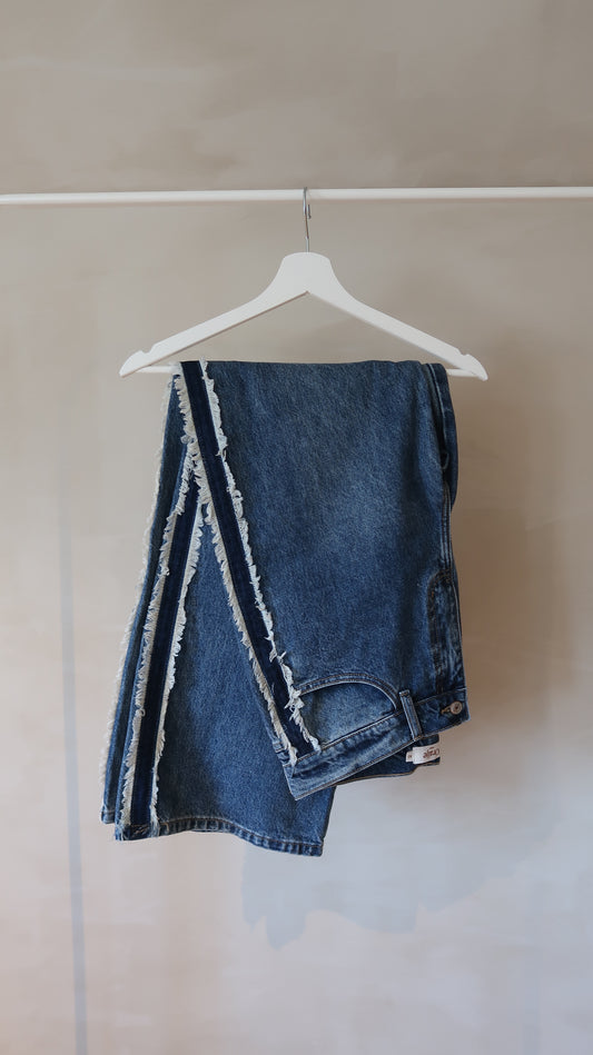 JEANS MET DETAIL