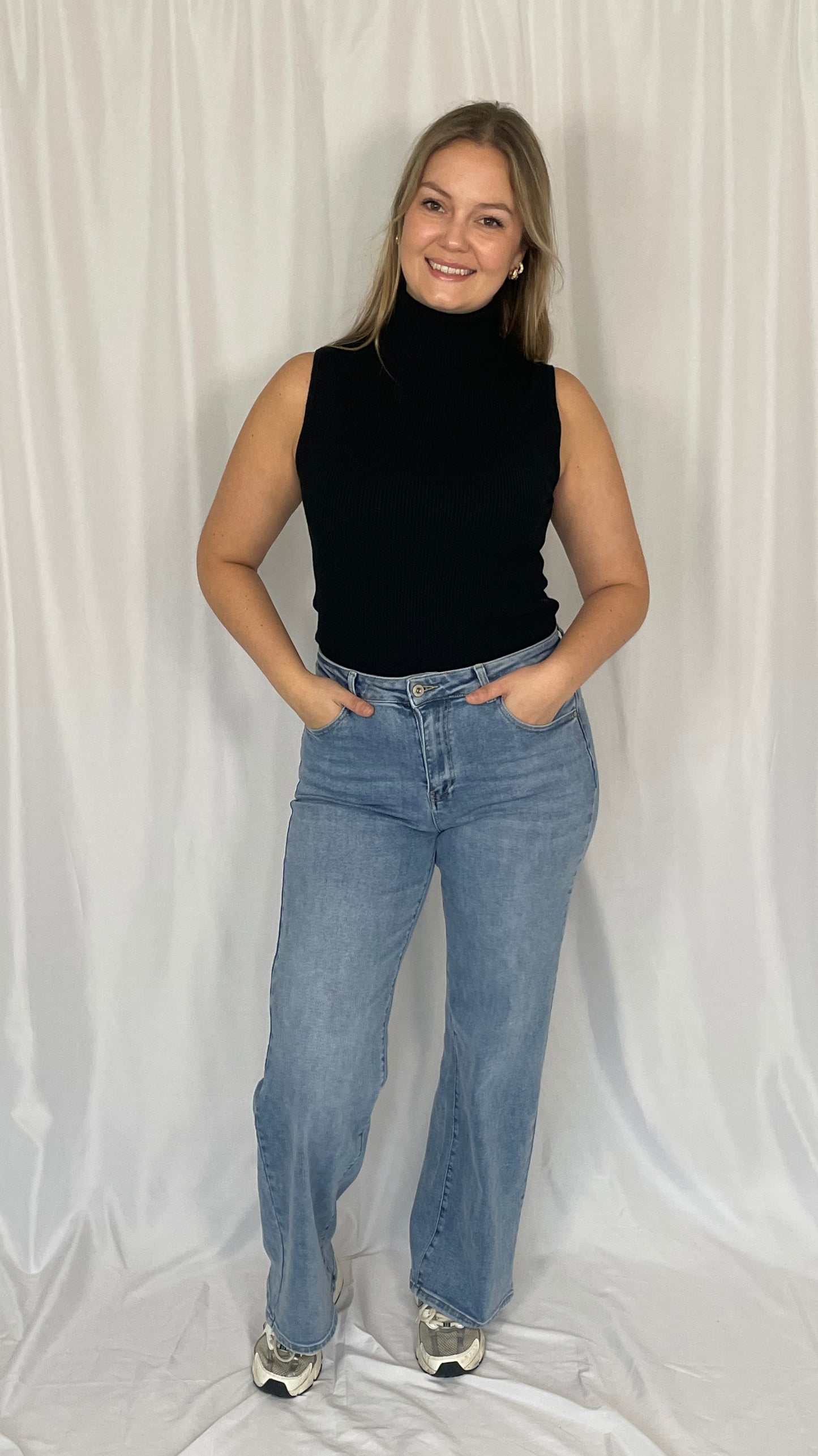BASIC JEANS